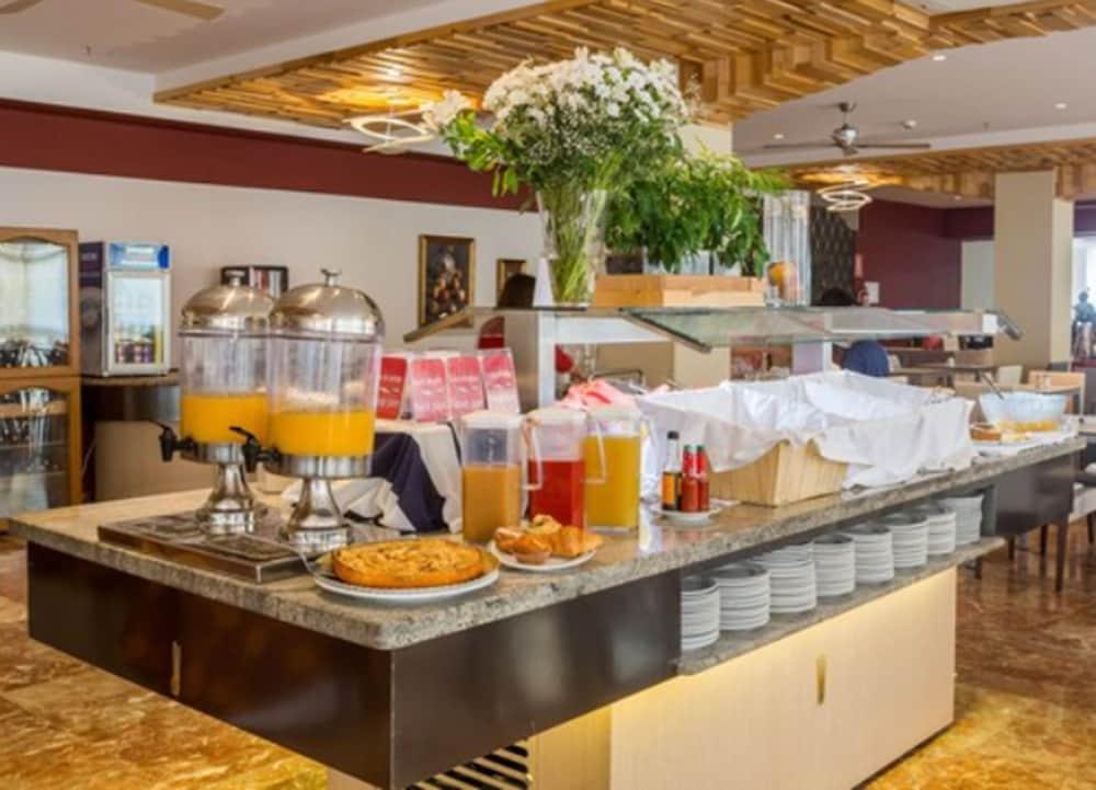 פואנגירולה Hotel Angela - Adults Recommended מראה חיצוני תמונה